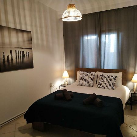 Bright Apartment Steps From The Sea Tesalonika Bagian luar foto