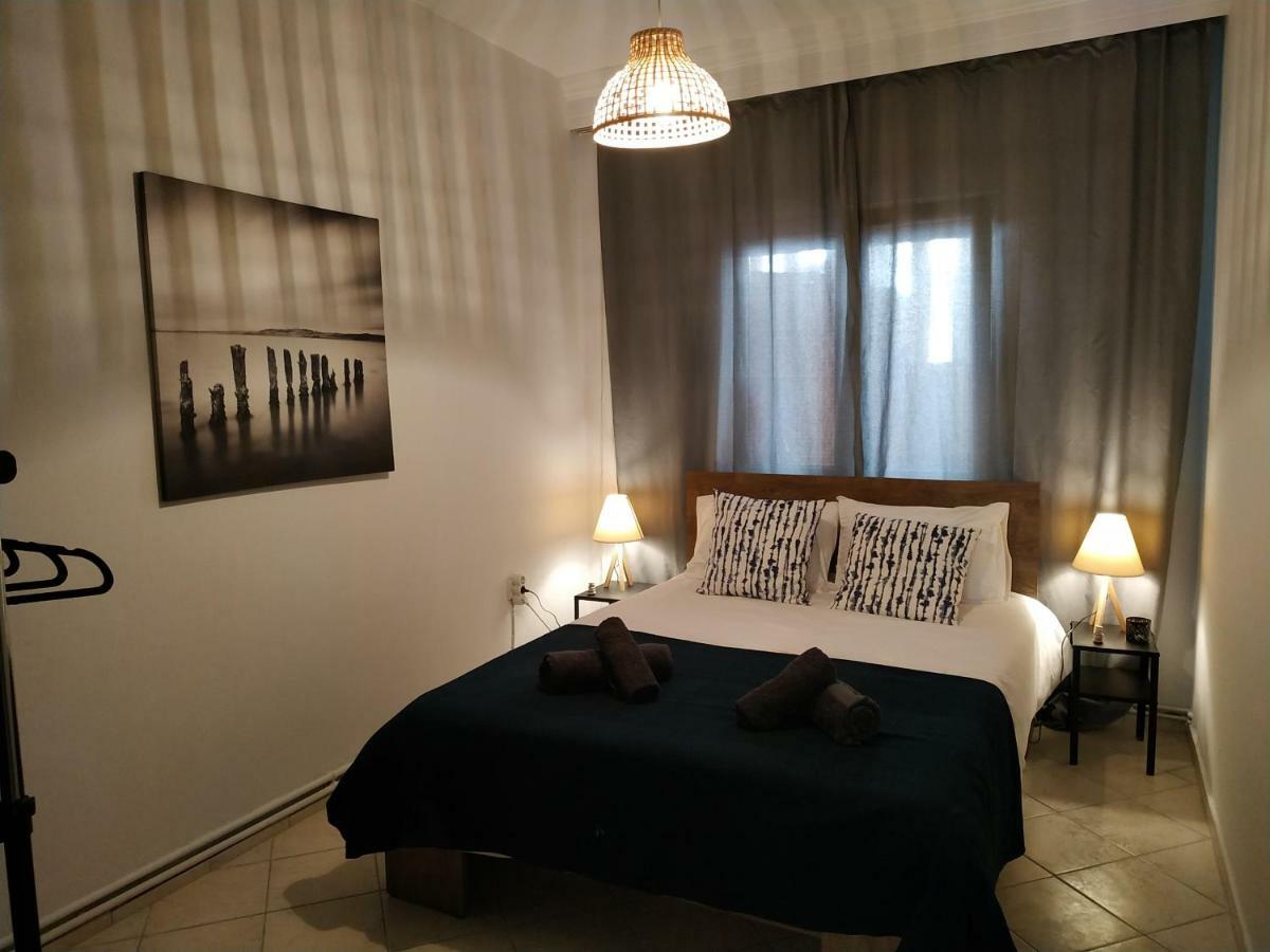 Bright Apartment Steps From The Sea Tesalonika Bagian luar foto