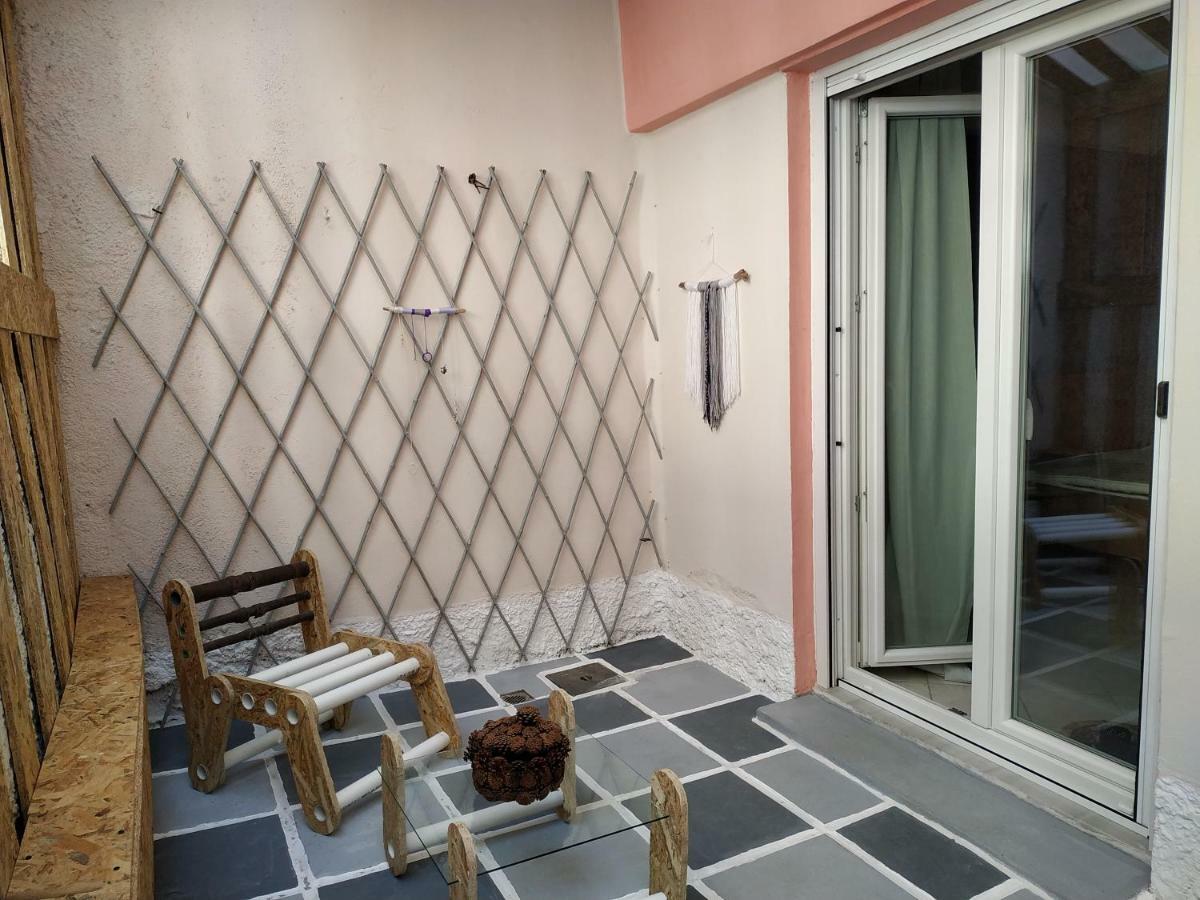 Bright Apartment Steps From The Sea Tesalonika Bagian luar foto