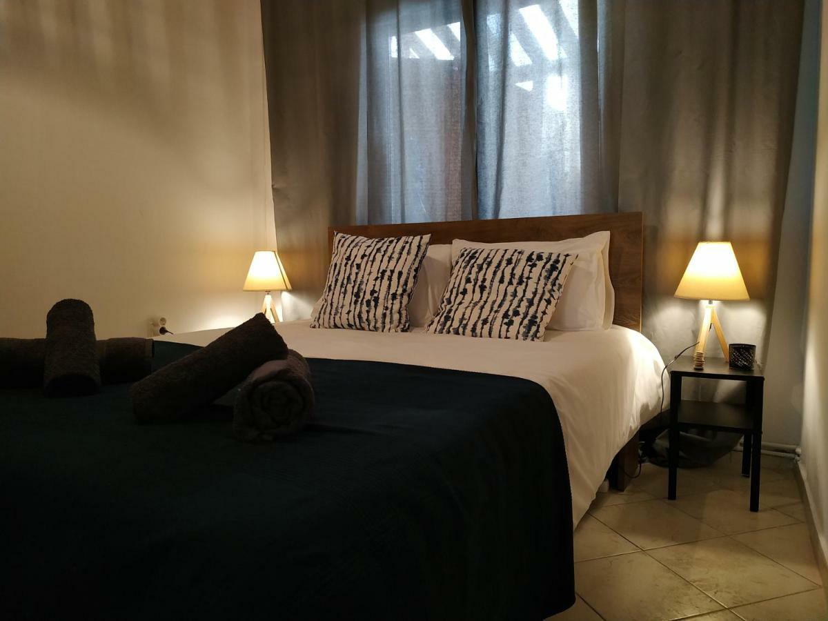 Bright Apartment Steps From The Sea Tesalonika Bagian luar foto